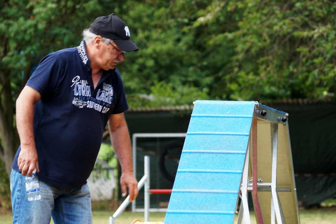 Prüfender Blick des Wertungsrichters